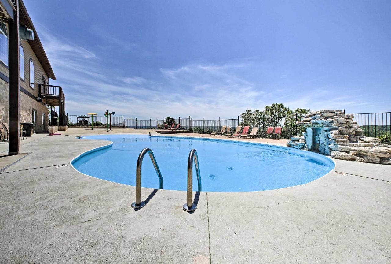 Luxe Branson Retreat With Mtn Views And Pool Access! Apartment Екстериор снимка