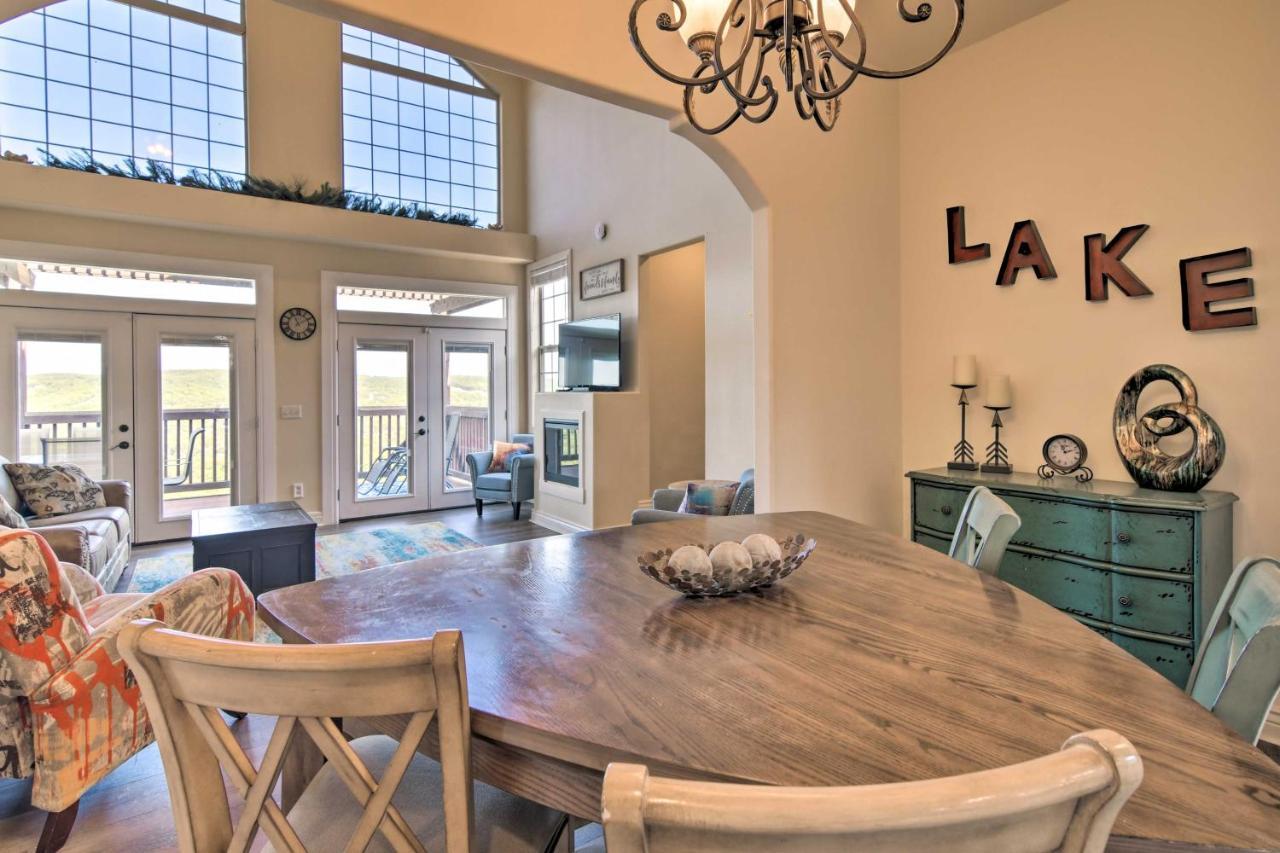 Luxe Branson Retreat With Mtn Views And Pool Access! Apartment Екстериор снимка