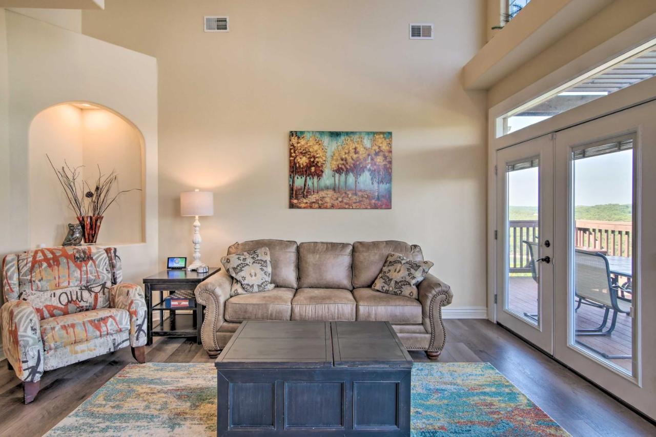 Luxe Branson Retreat With Mtn Views And Pool Access! Apartment Екстериор снимка