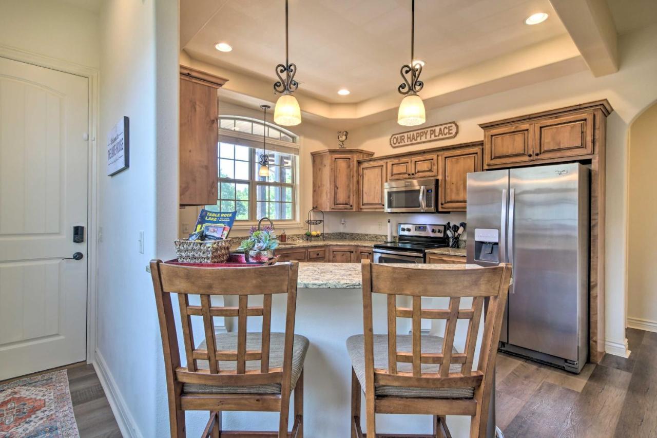 Luxe Branson Retreat With Mtn Views And Pool Access! Apartment Екстериор снимка