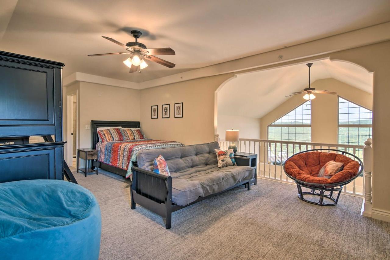 Luxe Branson Retreat With Mtn Views And Pool Access! Apartment Екстериор снимка