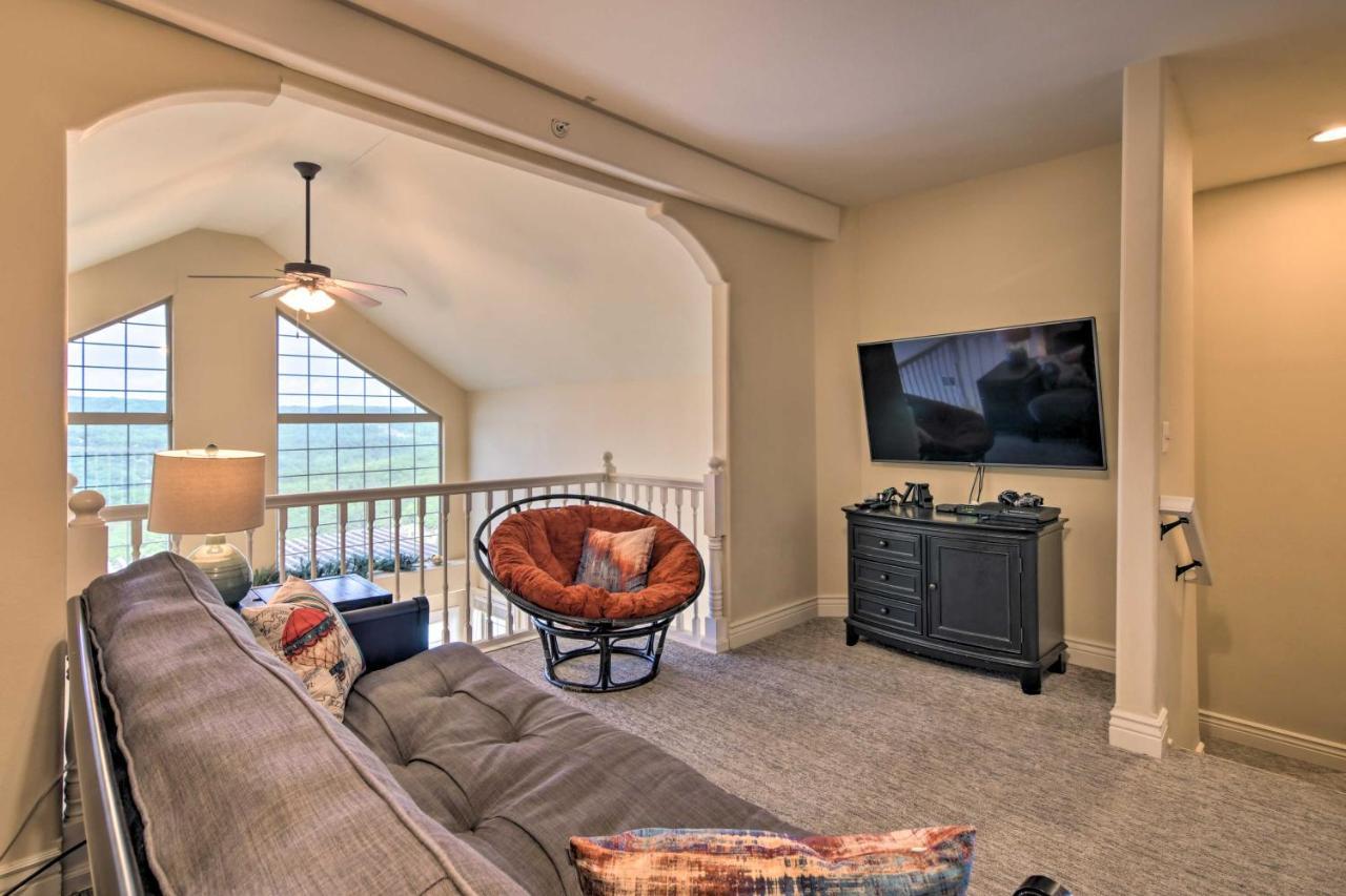 Luxe Branson Retreat With Mtn Views And Pool Access! Apartment Екстериор снимка