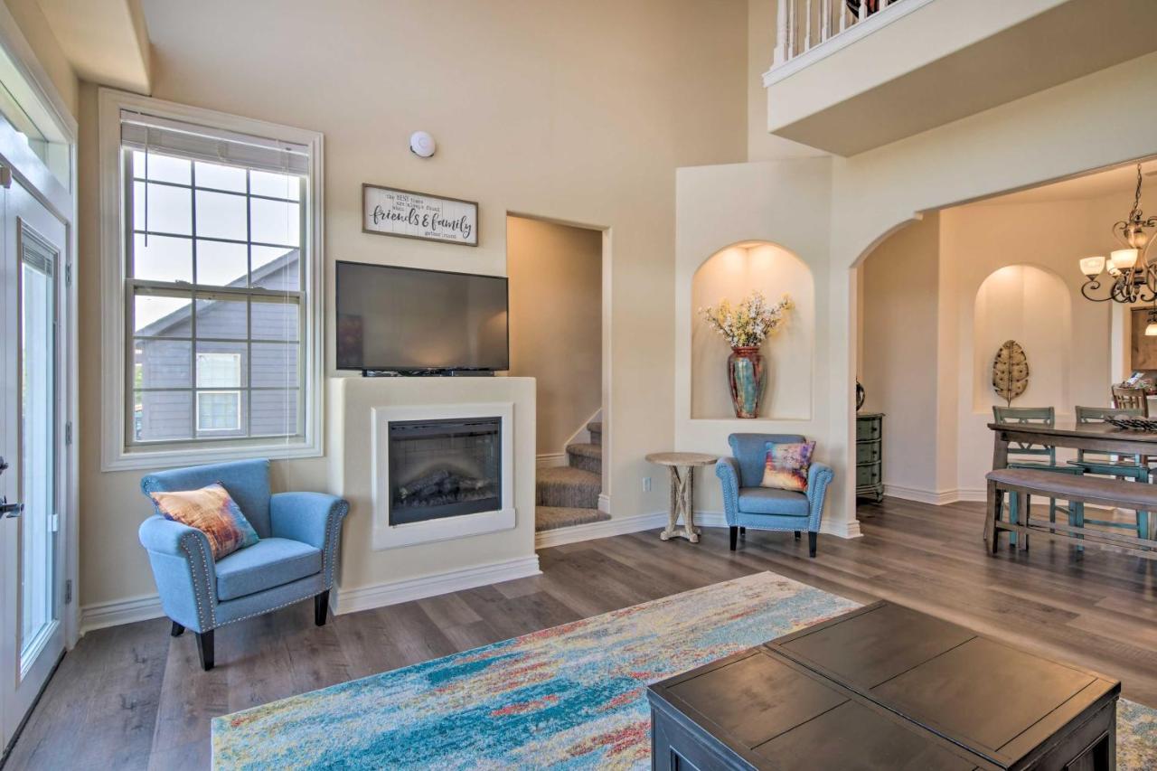 Luxe Branson Retreat With Mtn Views And Pool Access! Apartment Екстериор снимка