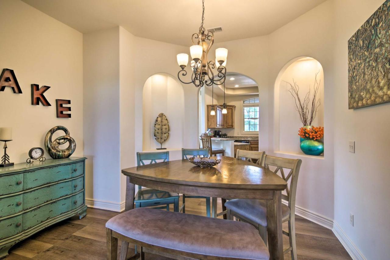 Luxe Branson Retreat With Mtn Views And Pool Access! Apartment Екстериор снимка