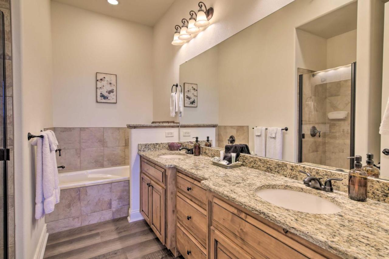 Luxe Branson Retreat With Mtn Views And Pool Access! Apartment Екстериор снимка